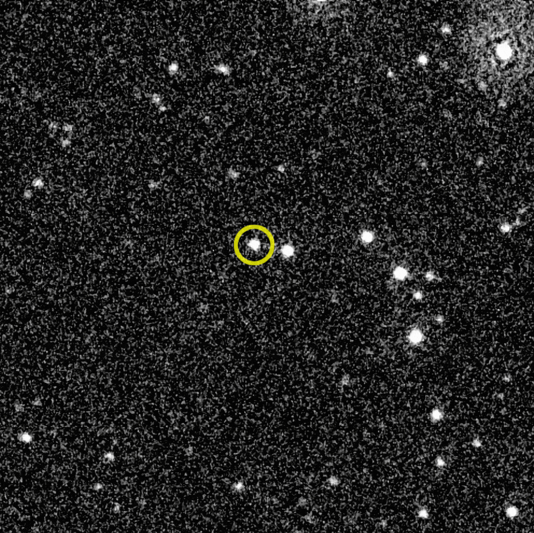 Images taken in visible light by Swift’s Ultraviolet/Optical Telescope show how the afterglow of GRB 221009A (circled) faded over the course of about 10 hours. The explosion appeared in the constellation Sagitta and occurred 1.9 billion years ago. The image is about 4 arcminutes across. Credit : NASA