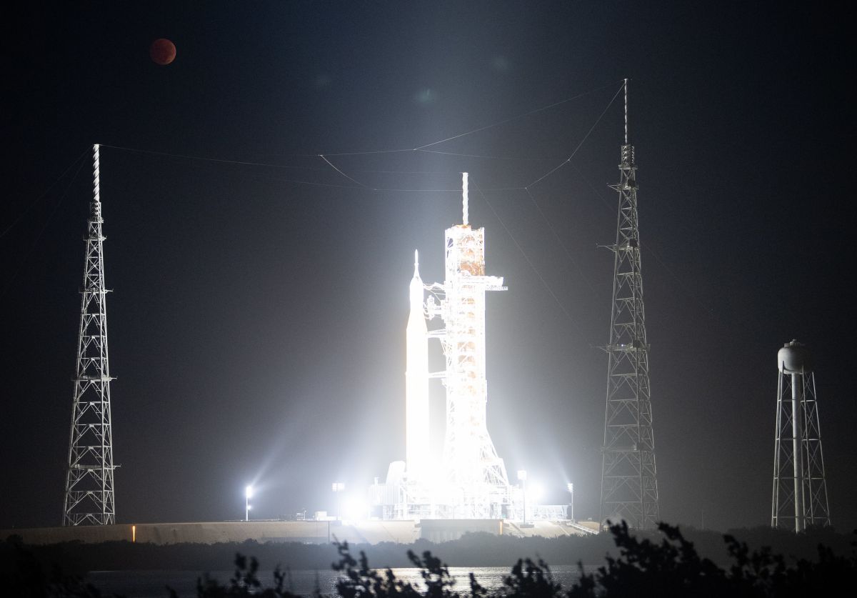 Blood Moon eclipse with SLS